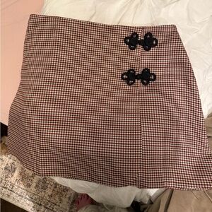 Elegant Houndstooth Mini Skirt with Black Details